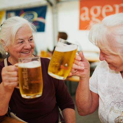 Breitenfurt - Damen mit Bier