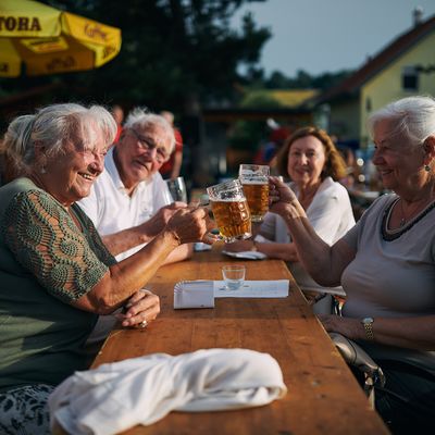  Breitenfurt - Damen mit Bier