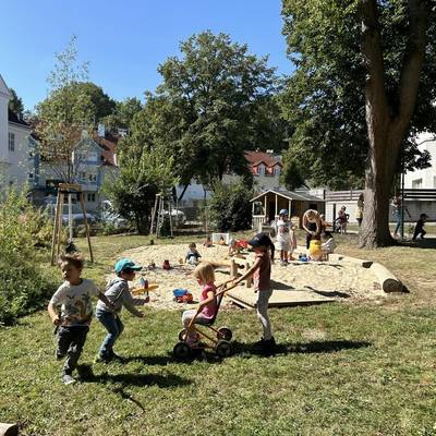 Eröffnung Spielplatz Kindergarten Kardinal-Piffl-Platz